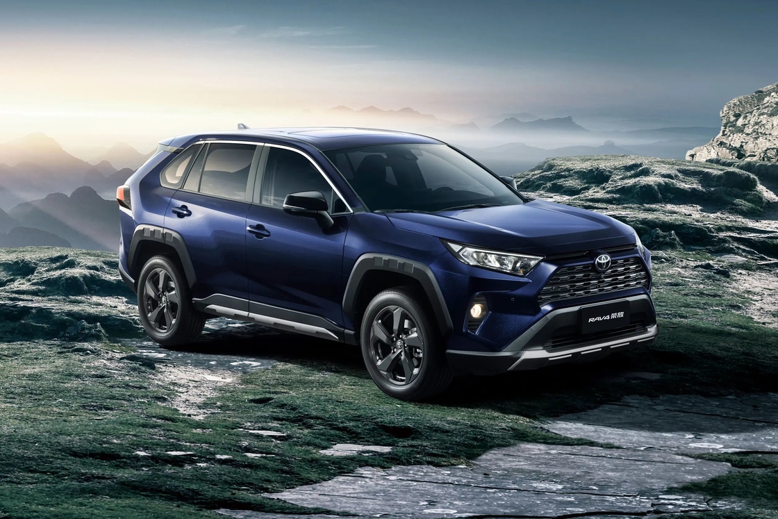 180 km/h Velocidad máxima Toyota RVA4 5 puertas 5 asientos SUV
