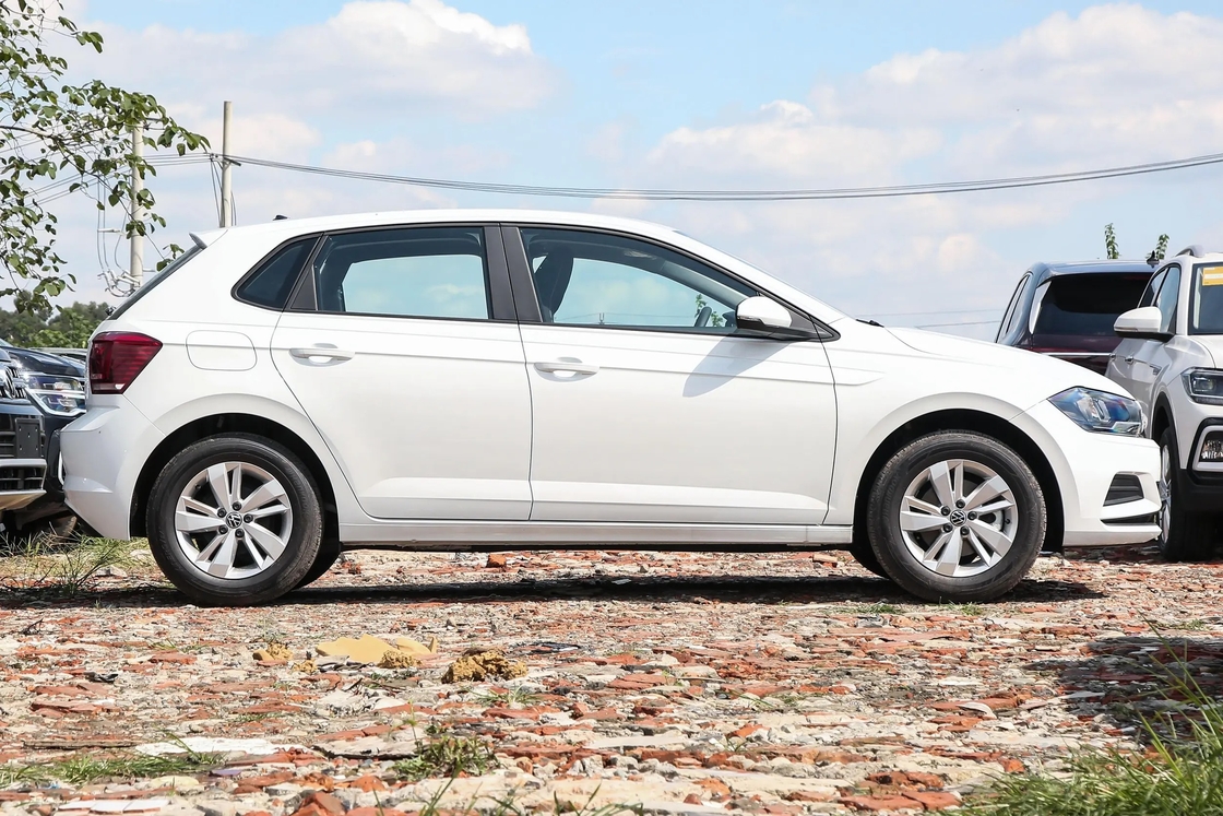 Vehículo de gasolina Volkswagen POLO 1.5L Vehículo de gasolina para adultos Velocidad máxima 185km/h Construcción clásica