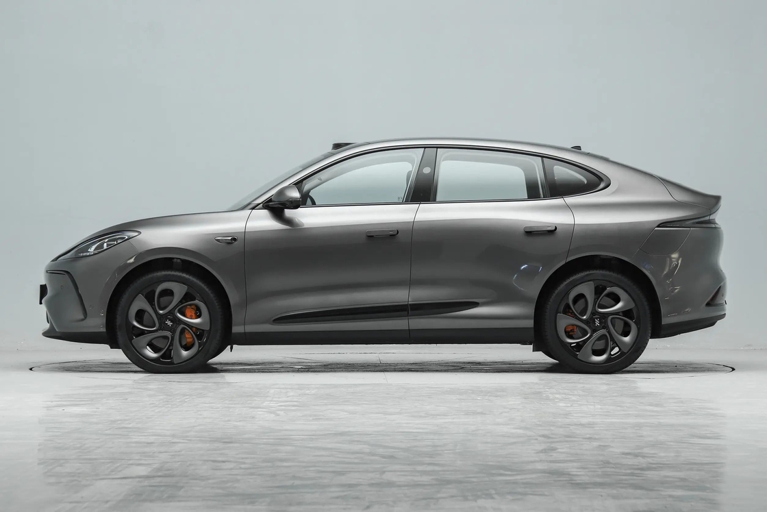 5 asientos IM Coche eléctrico con tracción en todas las ruedas Zhiji LS6 SUV mediano y grande