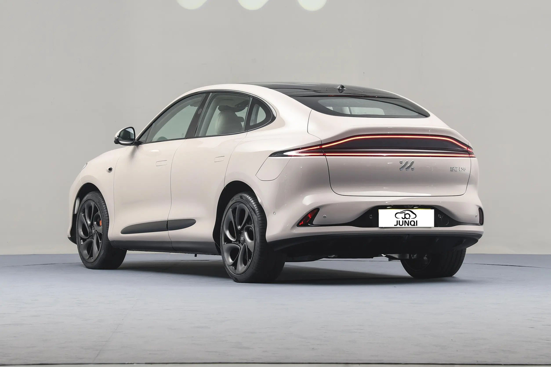 Zhiji LS62023 Max Ultra-Long Range Edition IM Car eléctrico para SUV mediano y grande con un alcance eléctrico puro de 760 km