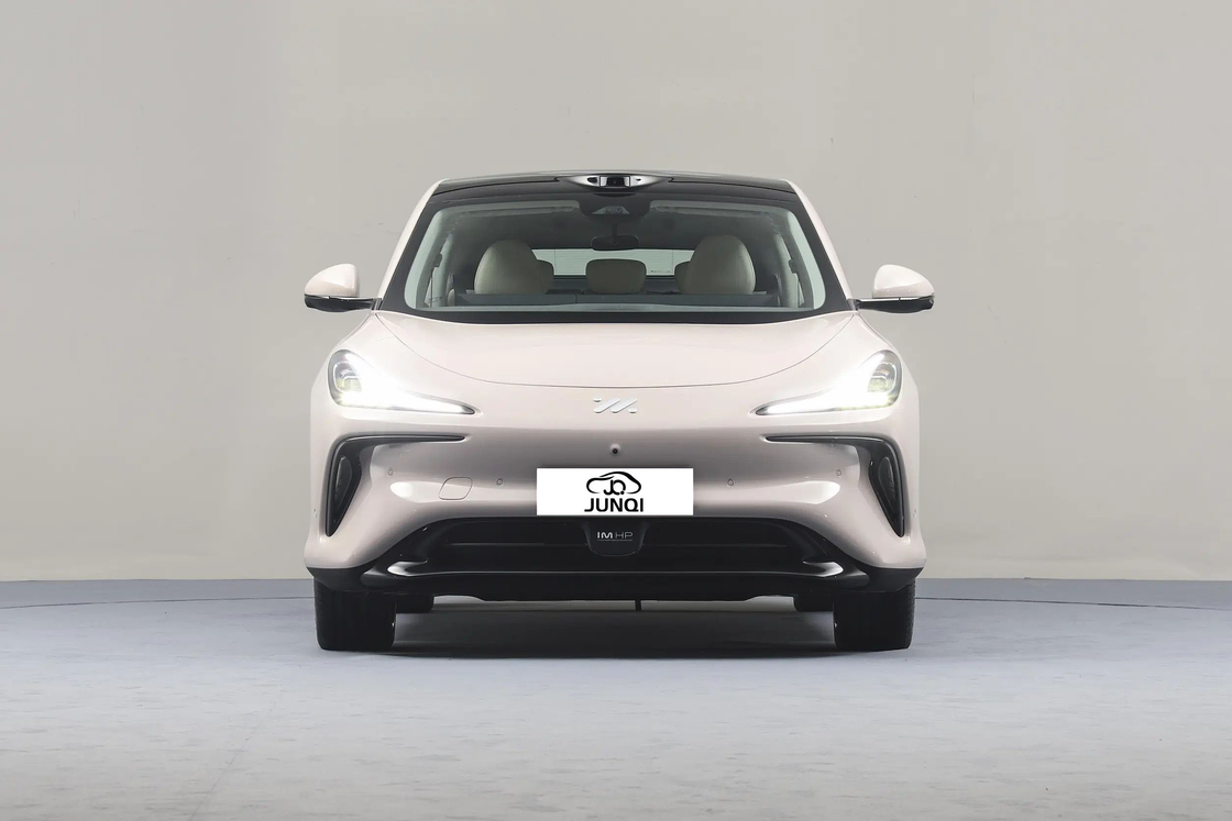 Zhiji IM Electric Car LS6 Sport 4 Puertas 5 asientos SUV 760km de largo alcance Nuevo vehículo de energía EV Car para adultos