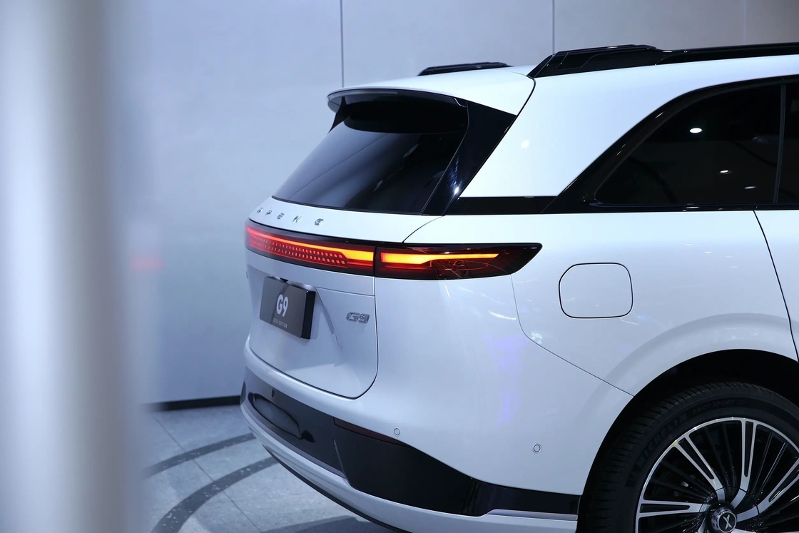 Auto eléctrico Xiaopeng de tamaño medio a grande 5 puertas 5 asientos Xpeng G9 SUV eléctrico puro