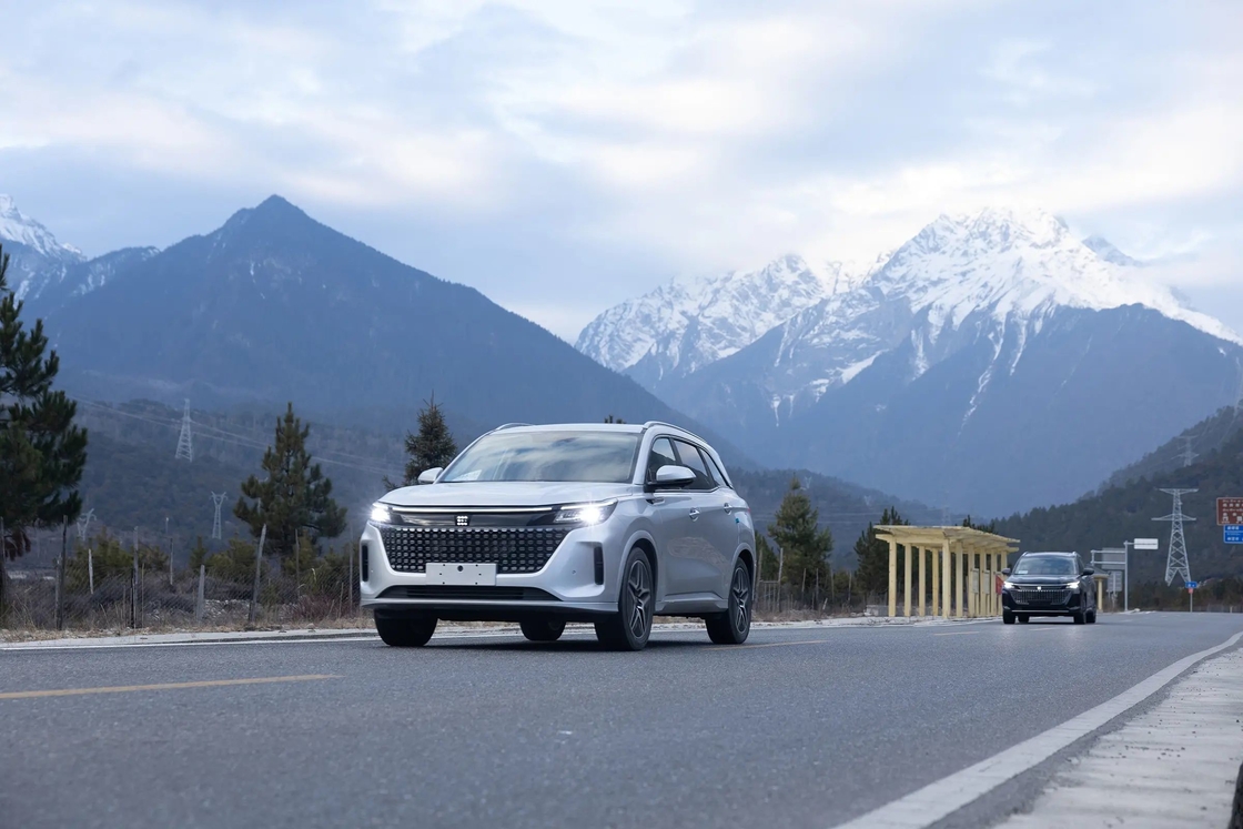 5 asientos AWD Seres coche eléctrico SUV 120 caballos de fuerza y conducción libre de emisiones