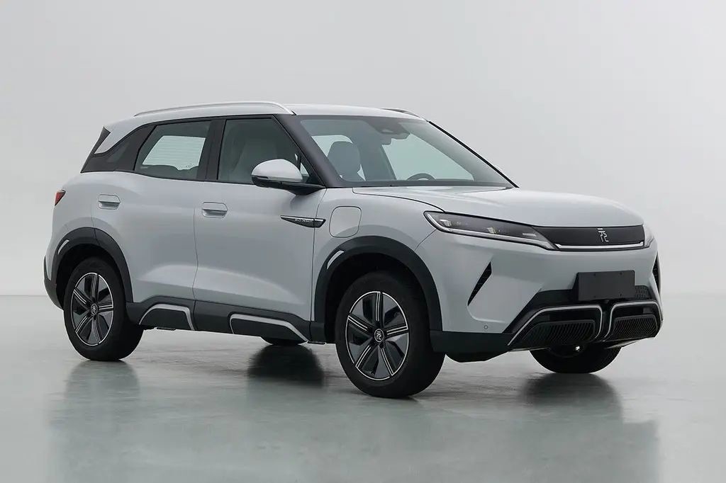 Descubra el poder de BYD Yuan para el automóvil eléctrico Yuan UP para la vida urbana