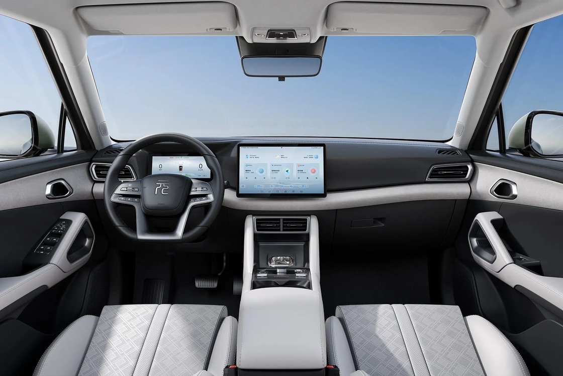 BYD Yuan UP Procesador avanzado y pantalla de alta resolución para un rendimiento superior