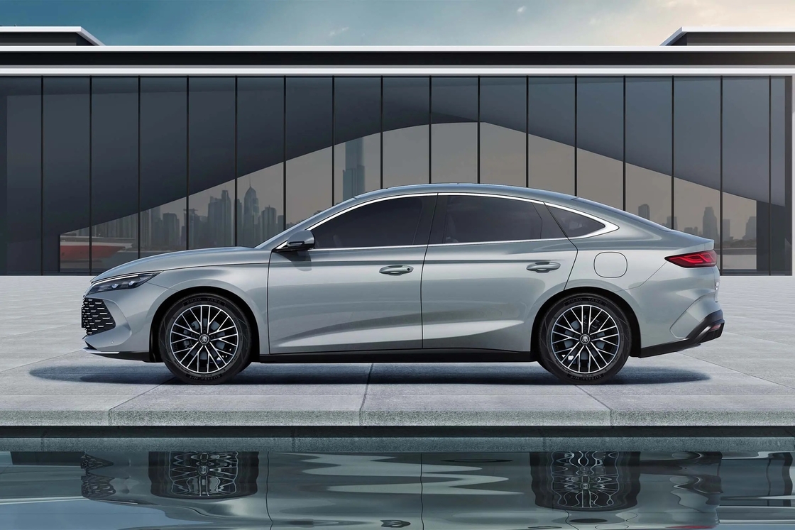 Plug In Hybrid FWD BYD Carro eléctrico con alcance de 520 km lujo BYD Qin L EV
