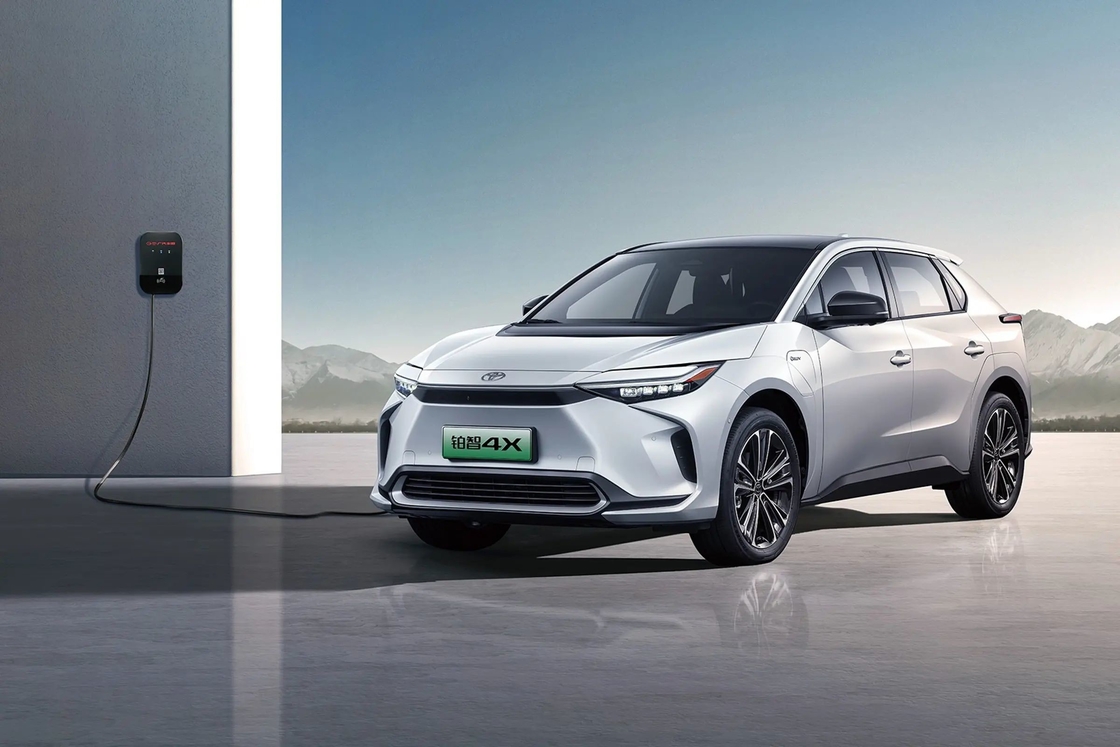 El coche eléctrico Toyota de tamaño medio Toyota Bz4x SUV eléctrico