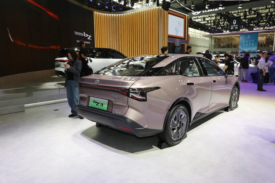BZ3 Toyota Coche Eléctrico FWD Tipo de Limousina Con Diseño de Parrilla de Firma