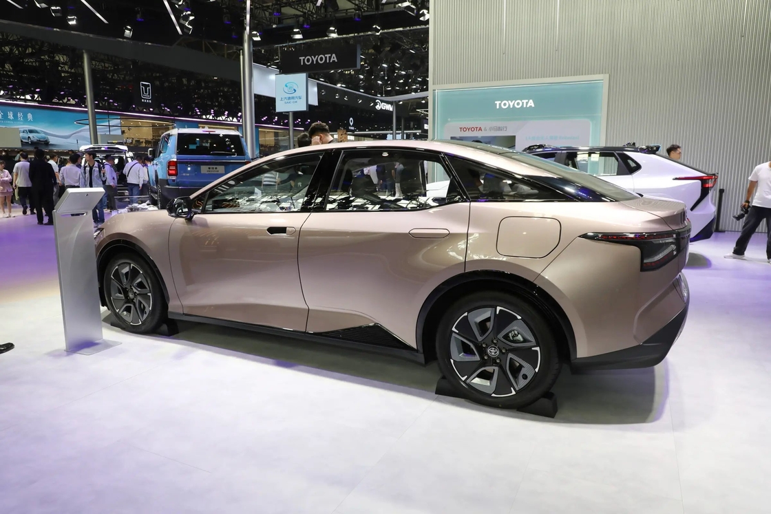 BZ3 Toyota Coche Eléctrico FWD Tipo de Limousina Con Diseño de Parrilla de Firma