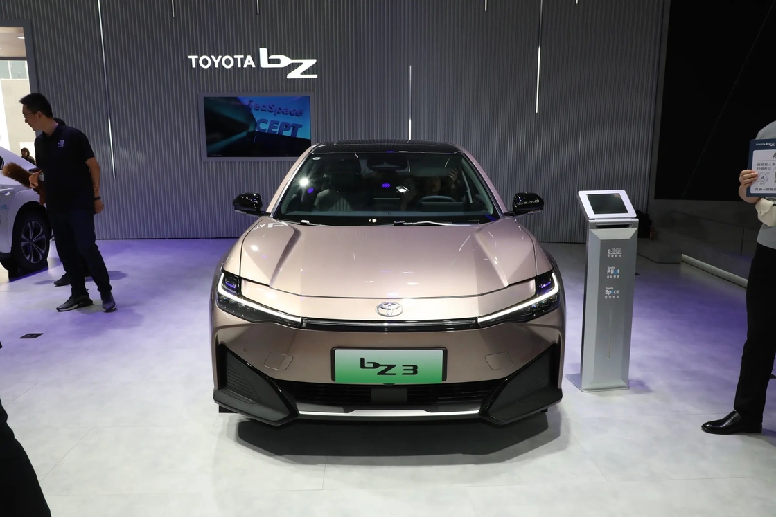 BZ3 Toyota Vehículos Eléctricos 4 Puertas 5 asientos Limousina Single Speed Directo