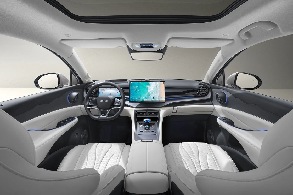 BYD Fregata de automóviles eléctricos 07 Glory Edition Diseño hexagonal Concha Color interior blanco