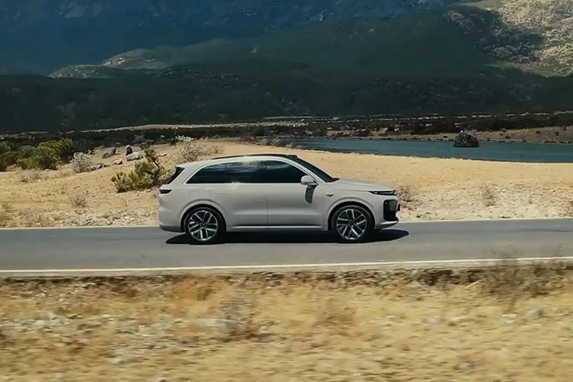 Lixiang Electric Car L6 SUV de alto rendimiento con extensor de rango de 1.5T y rango de 1390km Interacción de cuatro pantallas y asientos de lujo