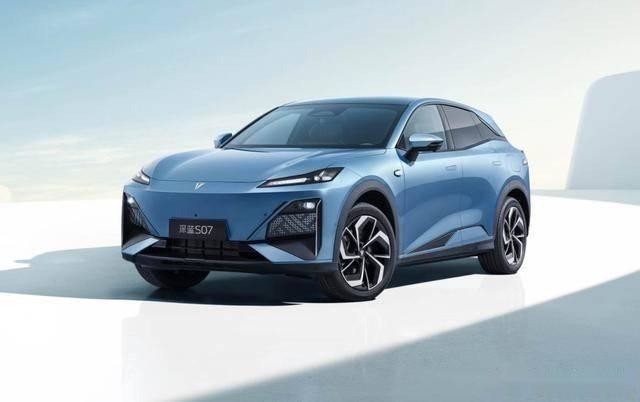 Mediano tamaño Changan Carro eléctrico DeepBlue 07 400km de alcance EV con tracción trasera