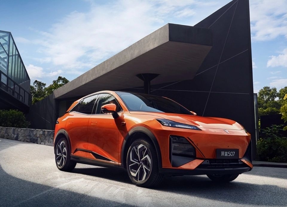Changan Electric Car DEEP BLUES07 Vehículos de nueva energía de rango extendido para conducción sostenible