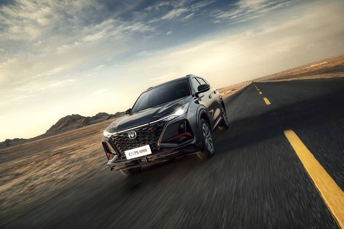 5 asientos Changan automóvil de gasolina sedán tipo CS75 más la rueda delantera conducción 200km / h