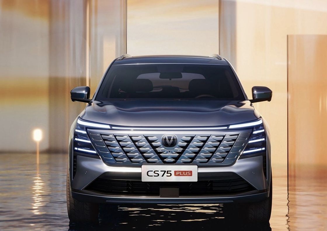 Descubra el futuro del transporte sostenible con el coche eléctrico Changan El DeepBlue Shenlan G318