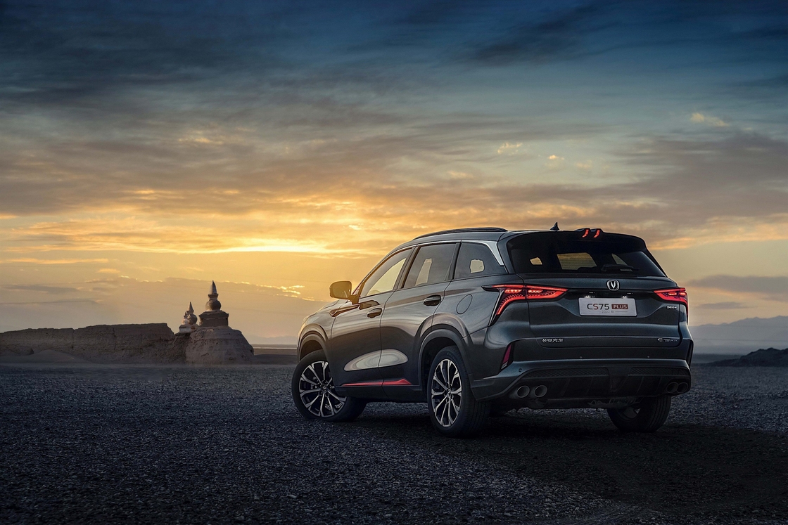Descubra el futuro del transporte sostenible con el coche eléctrico Changan El DeepBlue Shenlan G318