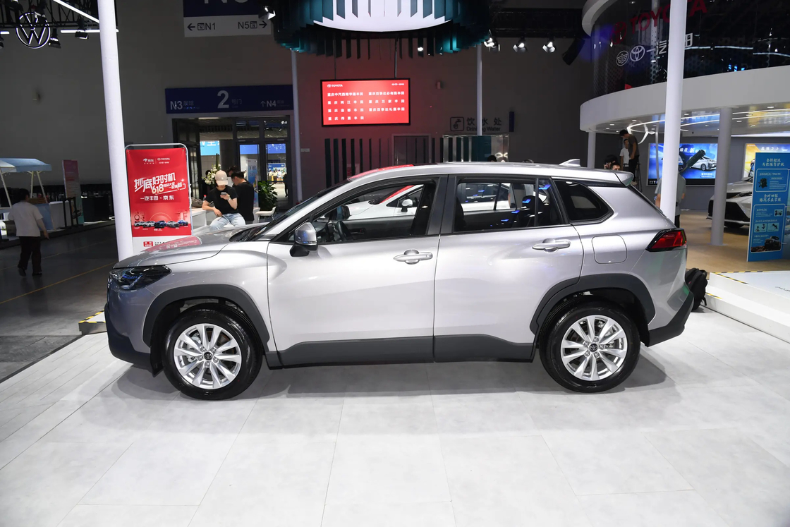Auto de gasolina Toyota Corolla FWD para desplazamientos diarios y viajes de fin de semana