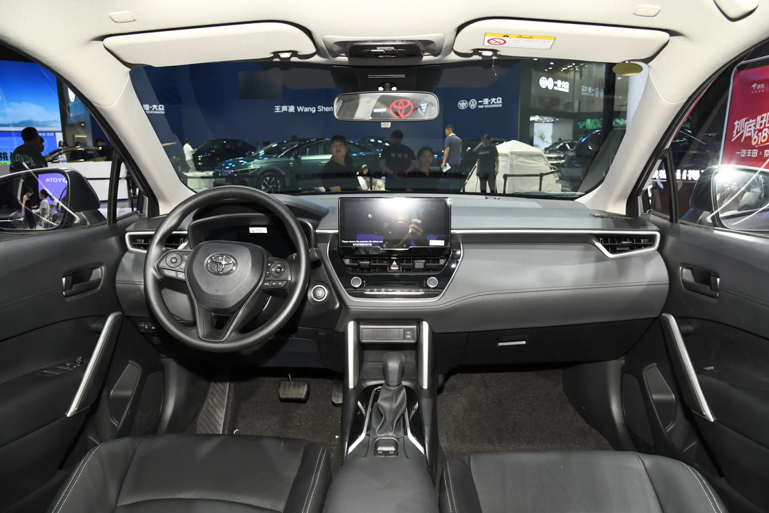 Auto de gasolina Toyota Corolla FWD para desplazamientos diarios y viajes de fin de semana