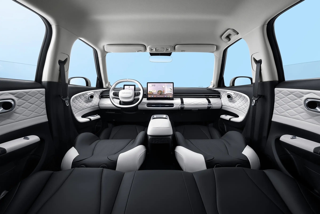 Auto 4 asientos Dongfeng Nami Box nuevo vehículo de energía 4 ruedas coche eléctrico vehículos para adultos fabricados en China Ev Auto de alta velocidad 100km/h