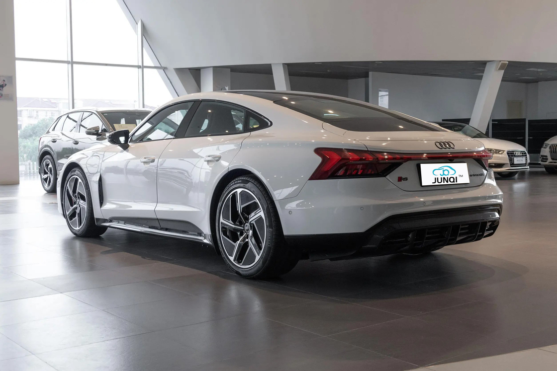 Au-di RS E-tron GT 2024 Sedan deportivo totalmente eléctrico 4WD Rango de 495km 510kW Potencia de lujo Au Di EV con características de seguridad avanzadas