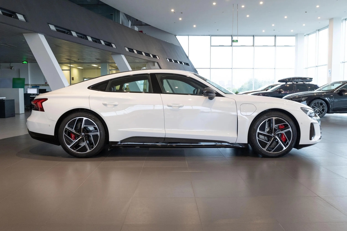 2024 Audi Q4 Etron Q5 Etron RS Etron Etron Gt Vehículo eléctrico 4 ruedas SUV EV Coche para adultos Nuevo coche usado Alta velocidad Nuevo coche de energía eléctrica coche eléctrico