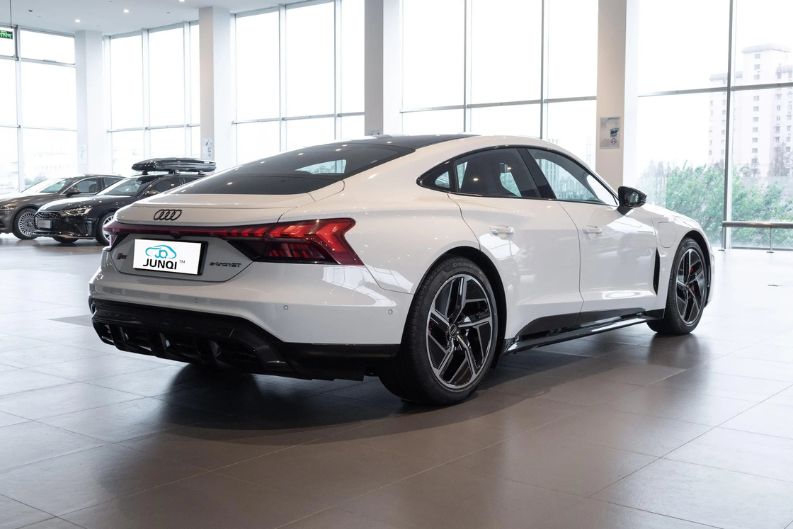 Au-di RS E-tron GT 2024 Sedan deportivo totalmente eléctrico 4WD Rango de 495km 510kW Potencia de lujo Au Di EV con características de seguridad avanzadas