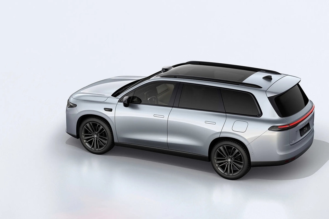 Leapmotor Electric Car C16 Un SUV mediano a grande con una rejilla de admisión de aire trapezoidal de aspecto en capas y seis opciones de color de carrocería