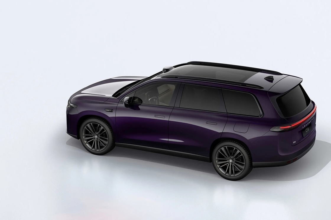 Auto eléctrico Zero C16 Leapmotor con apariencia moderna y tecnológica faros nítidos y diseño único de luz trasera