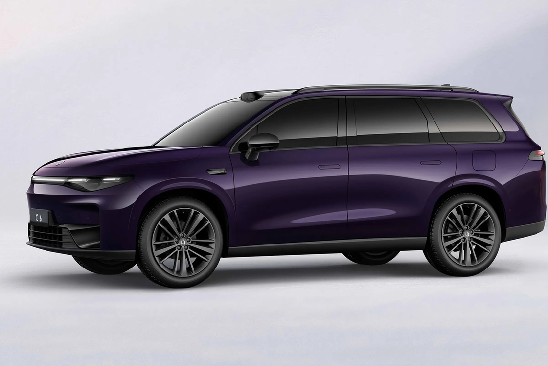 Auto eléctrico Zero C16 Leapmotor con apariencia moderna y tecnológica faros nítidos y diseño único de luz trasera